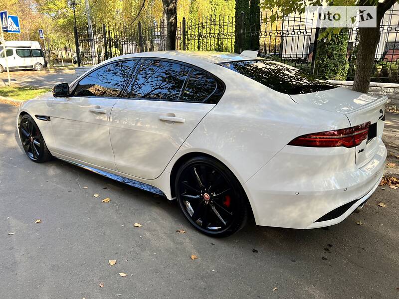 Седан Jaguar XE 2021 в Киеве