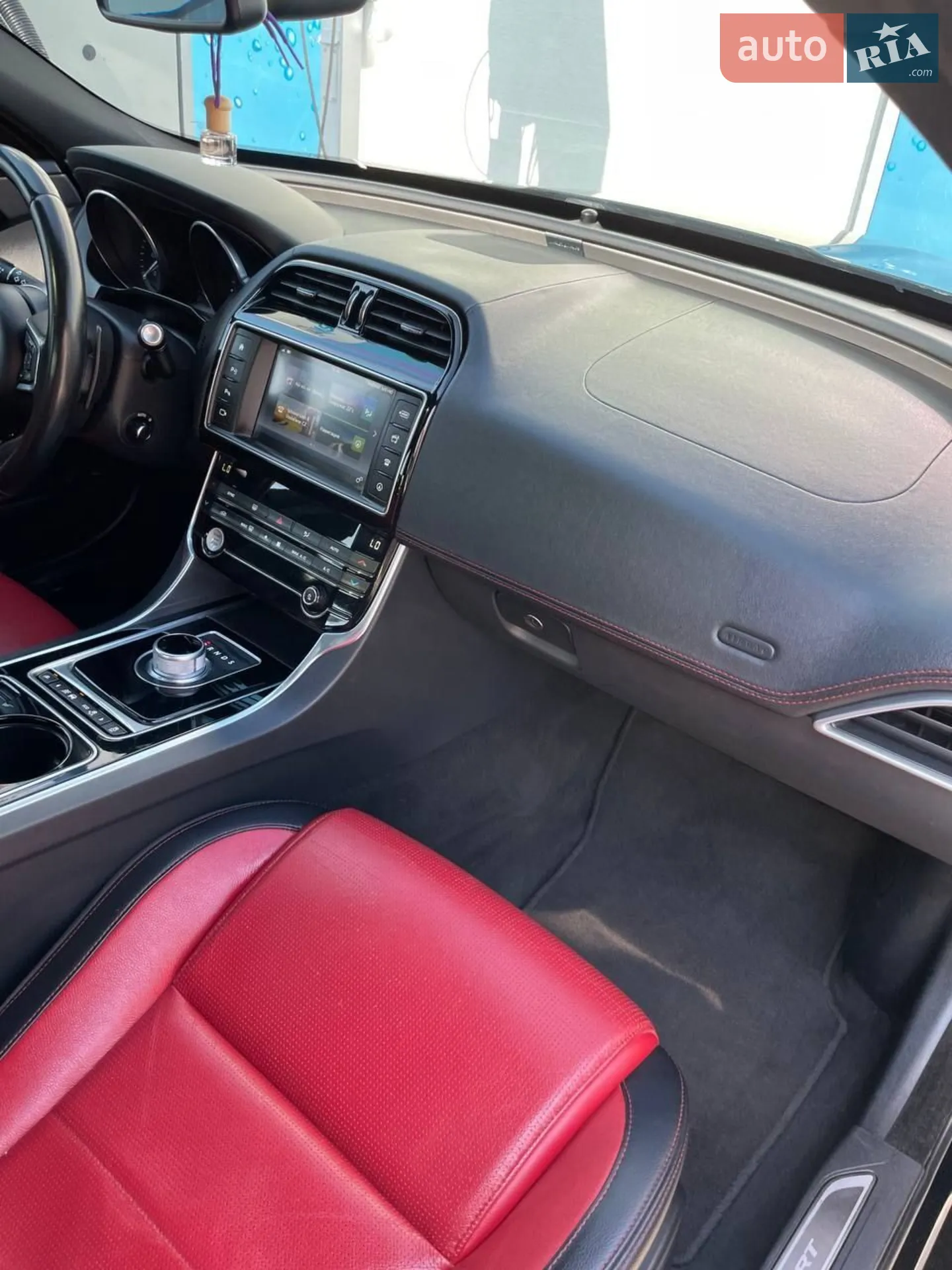 2015 Jaguar XE - мініатюра 17