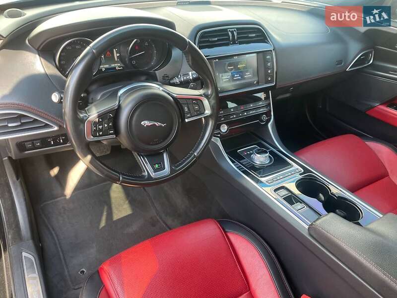 Седан Jaguar XE 2015 в Тячеві фото 26 Седан Jaguar XE 2015 в Тячеві