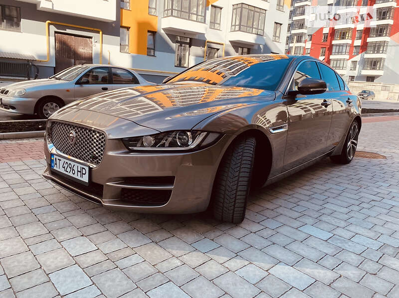 Седан Jaguar XE 2016 в Ивано-Франковске