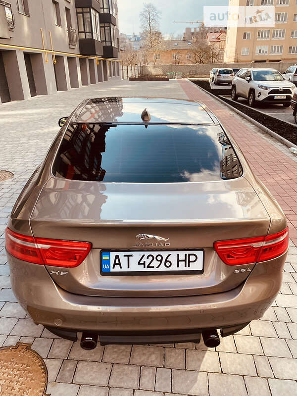 Седан Jaguar XE 2016 в Ивано-Франковске