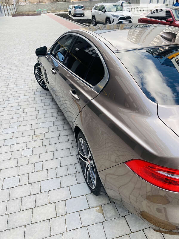 Седан Jaguar XE 2016 в Ивано-Франковске