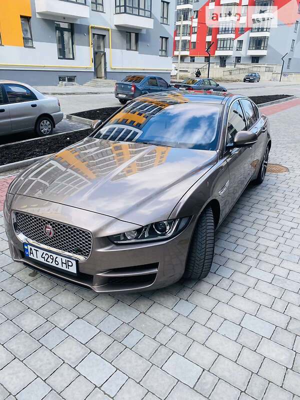 Седан Jaguar XE 2016 в Ивано-Франковске