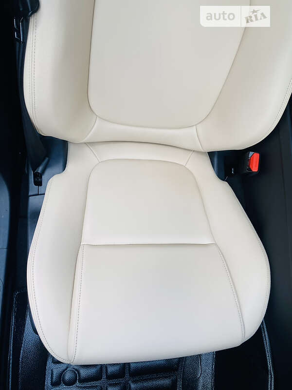 Седан Jaguar XE 2016 в Ивано-Франковске