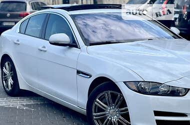 Седан Jaguar XE 2016 в 