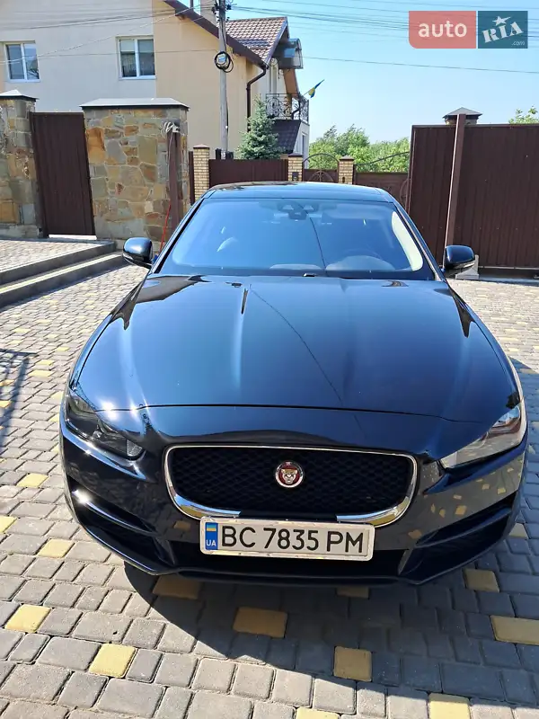 Jaguar XE 2019