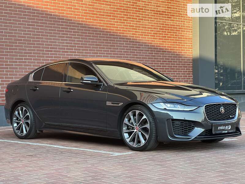 Седан Jaguar XE 2020 в Киеве
