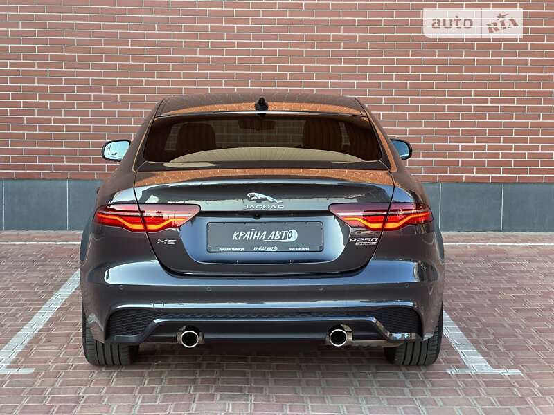 Седан Jaguar XE 2020 в Киеве