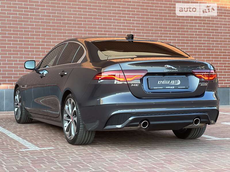 Седан Jaguar XE 2020 в Киеве