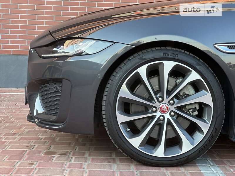 Седан Jaguar XE 2020 в Киеве