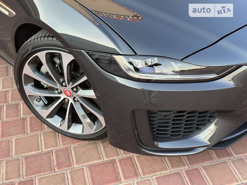 Седан Jaguar XE 2020 в Киеве