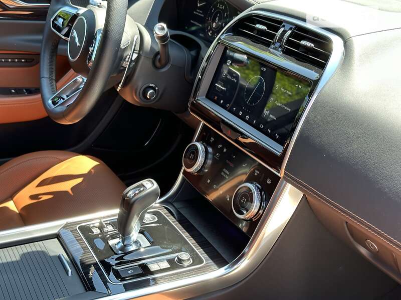 Седан Jaguar XE 2020 в Киеве