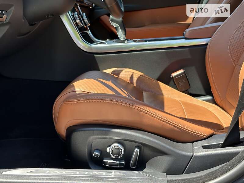 Седан Jaguar XE 2020 в Киеве