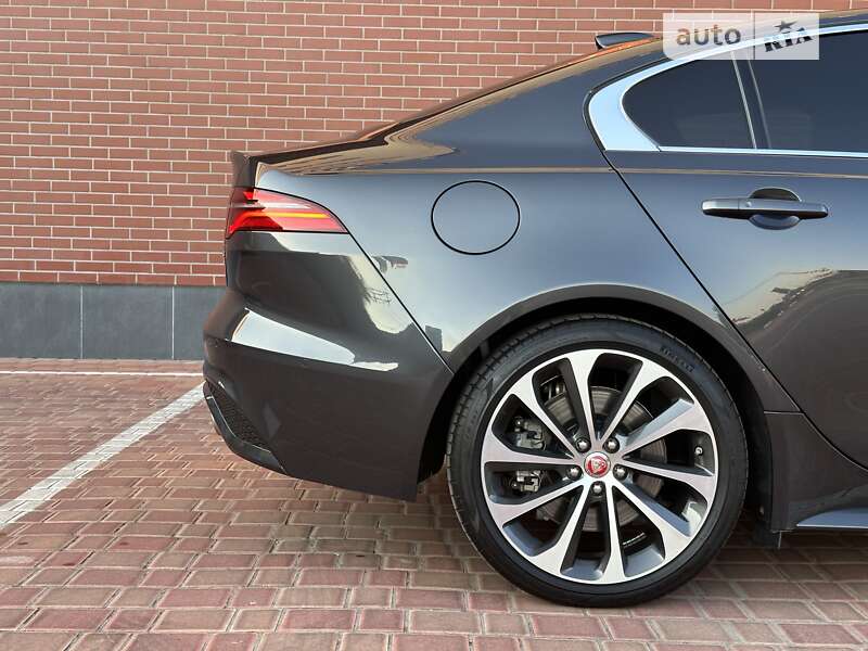 Седан Jaguar XE 2020 в Киеве