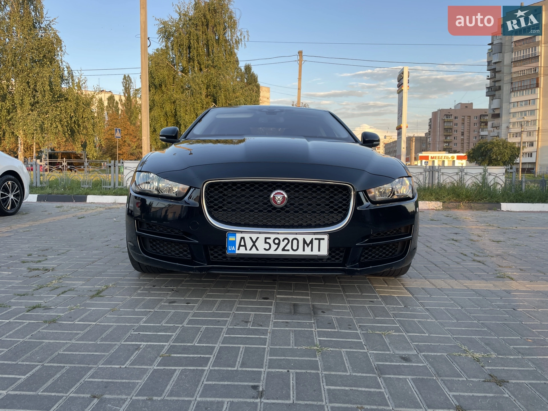 2017 Jaguar XE - мініатюра 2