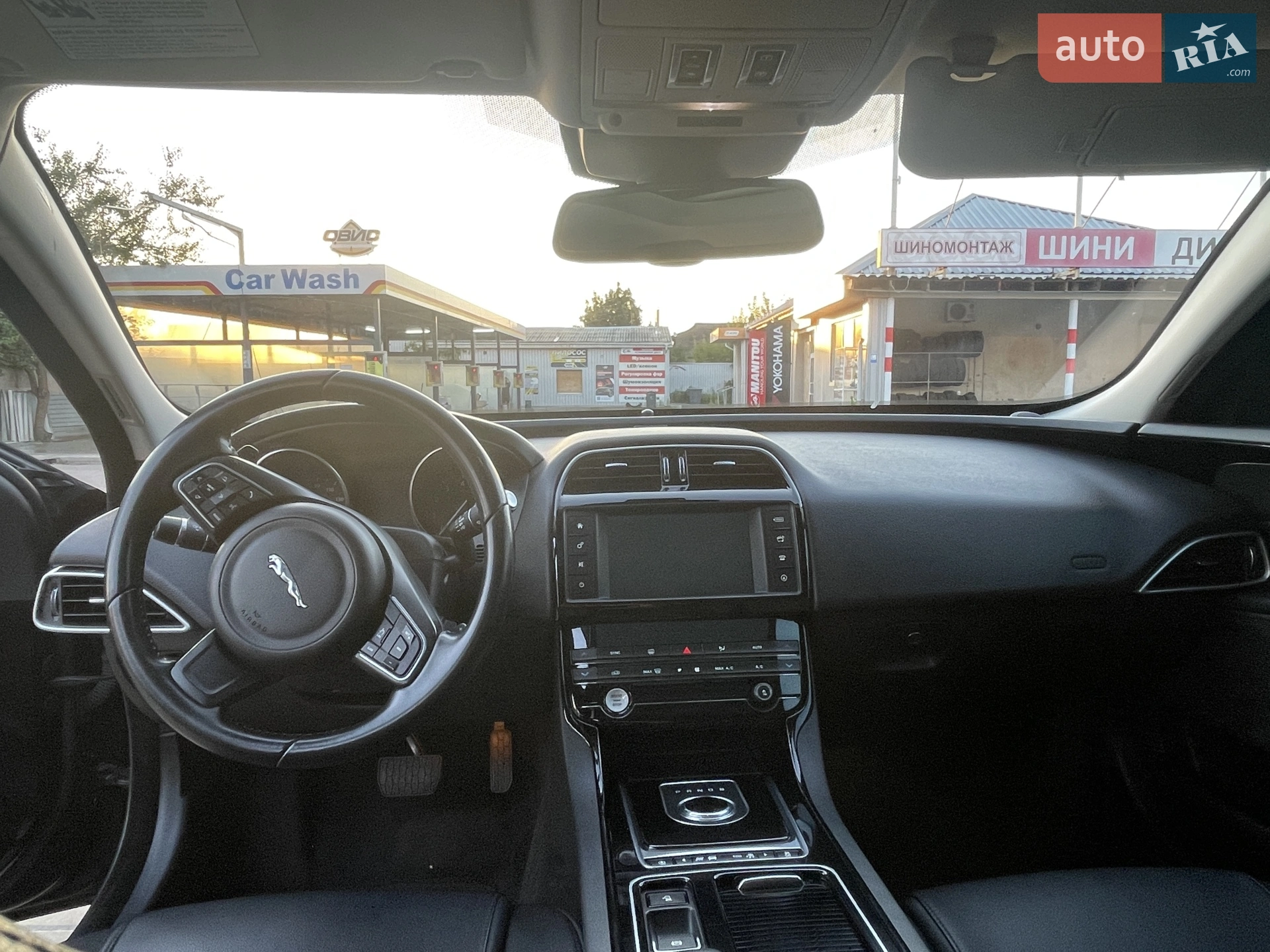 2017 Jaguar XE - мініатюра 16