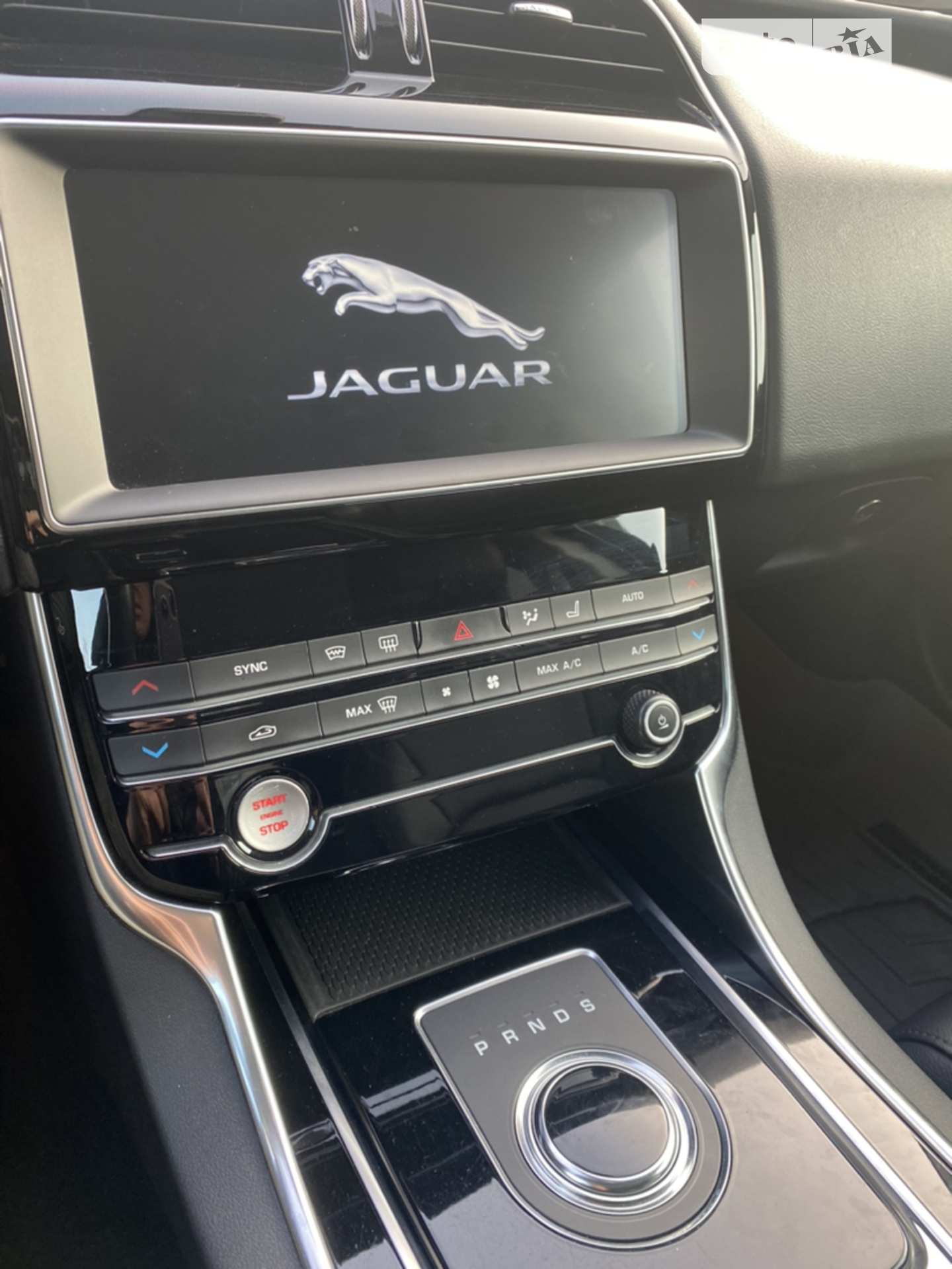 2019 Jaguar XE - мініатюра 9