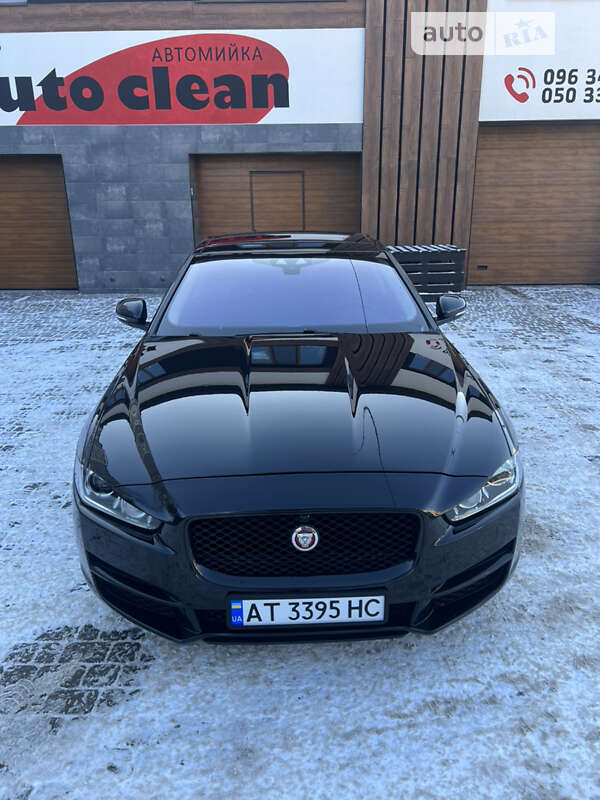 Седан Jaguar XE 2017 в Ивано-Франковске