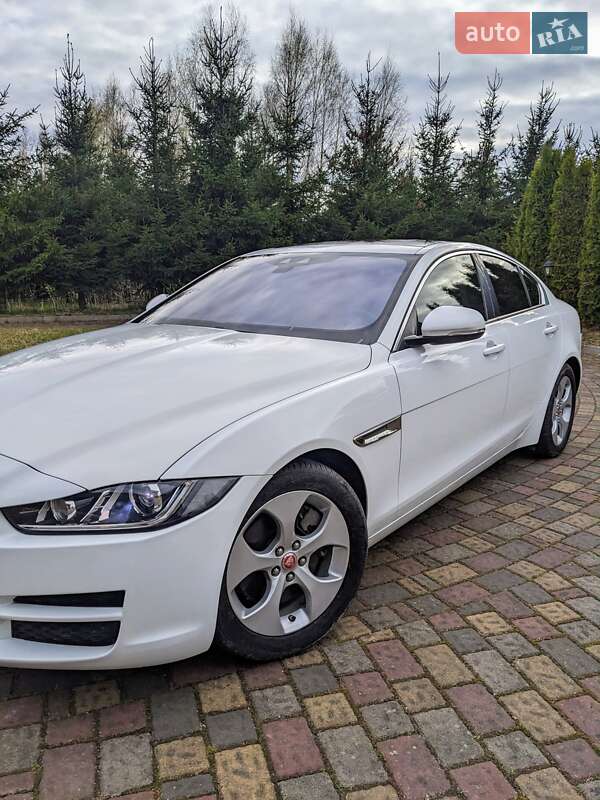 Седан Jaguar XE 2016 в Луцке