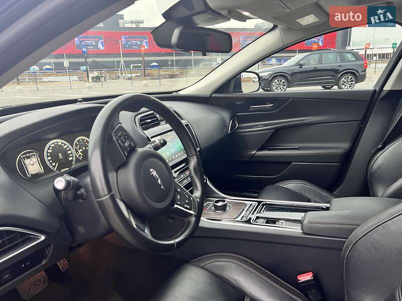 Седан Jaguar XE 2017 в Полтаве