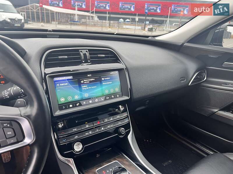 Седан Jaguar XE 2017 в Полтаве