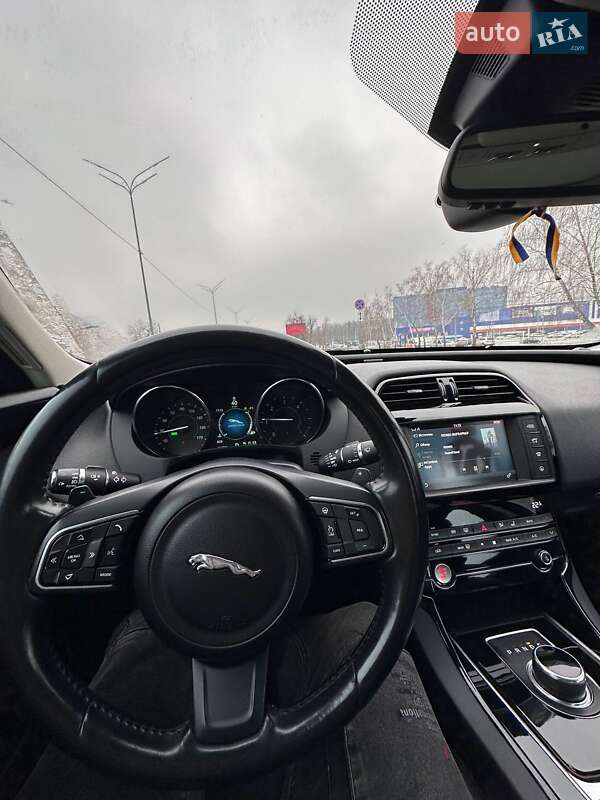 Седан Jaguar XE 2016 в Києві