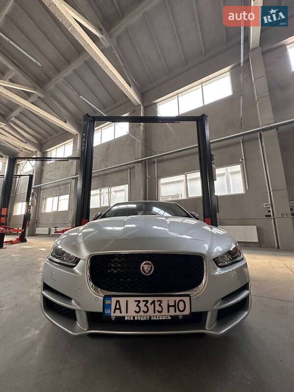 Седан Jaguar XE 2016 в Києві