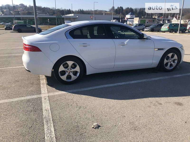 Седан Jaguar XE 2017 в Ивано-Франковске