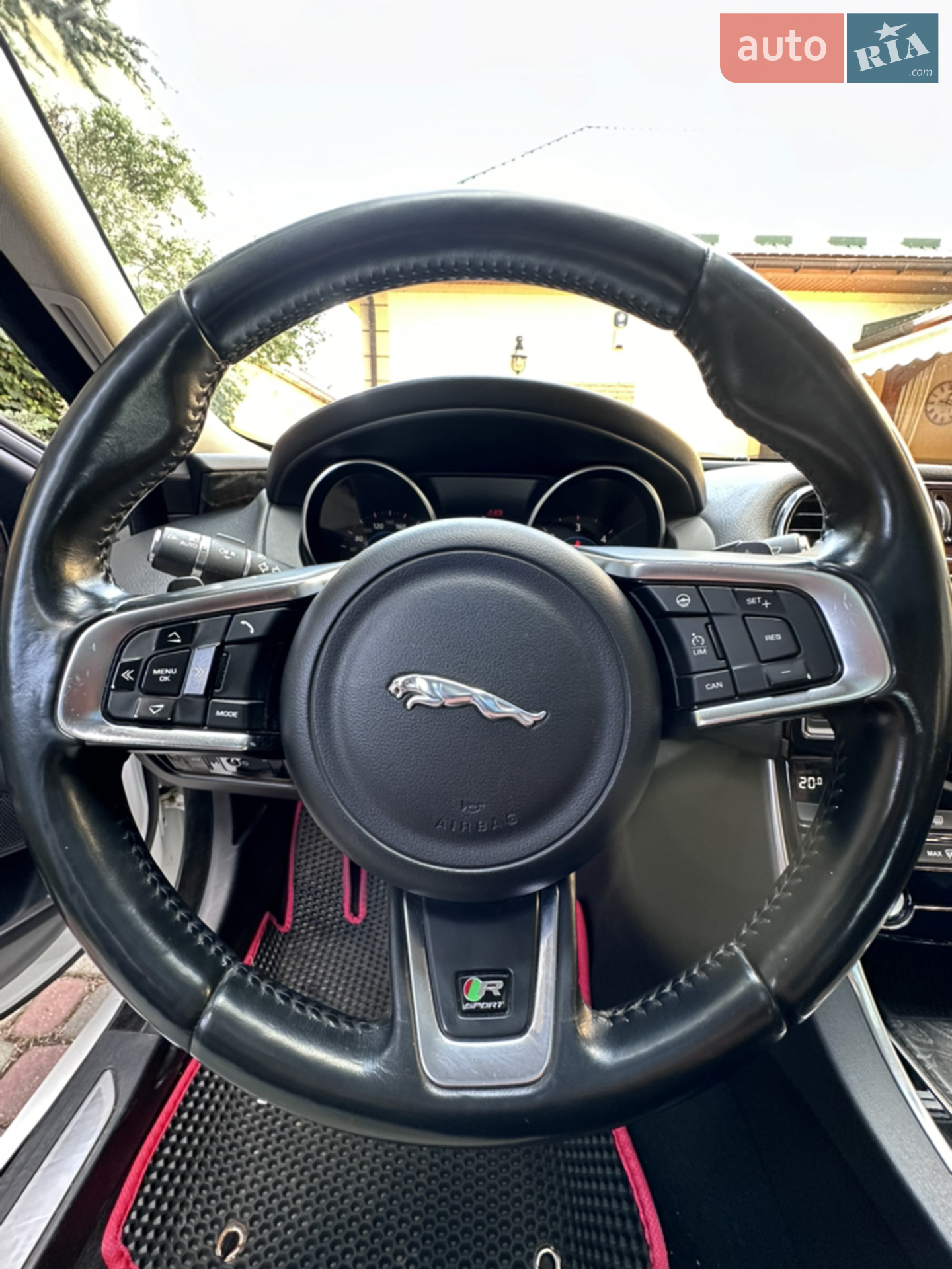 2016 Jaguar XE - мініатюра 12