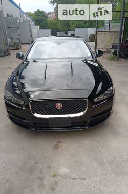 Седан Jaguar XE 2016 в 