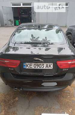 Седан Jaguar XE 2016 в 