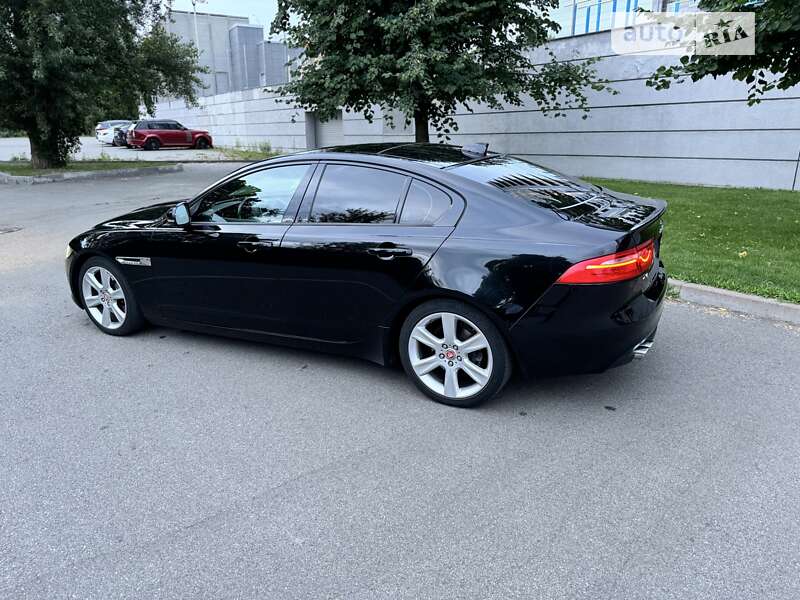 Седан Jaguar XE 2016 в Києві