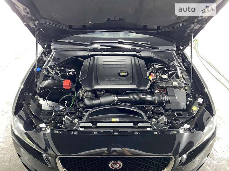 Седан Jaguar XE 2016 в Києві