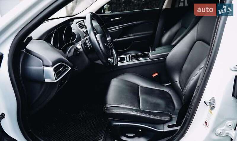 Седан Jaguar XE 2016 в Киеве фото 11 Седан Jaguar XE 2016 в Киеве
