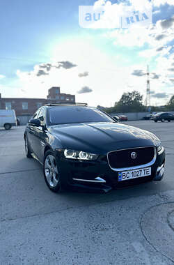 Седан Jaguar XE 2016 в Львове