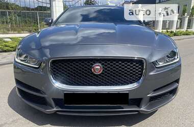 Седан Jaguar XE 2015 в Виннице