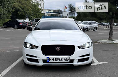 Седан Jaguar XE 2017 в Одесі