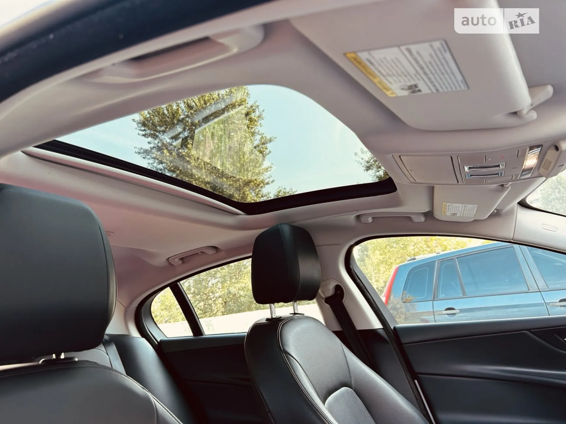 2019 Jaguar XE - мініатюра 9