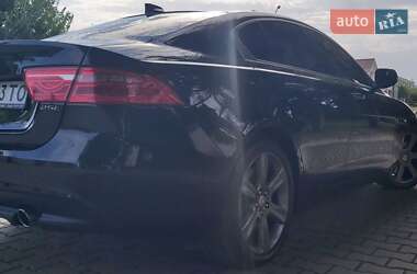 Седан Jaguar XE 2016 в 