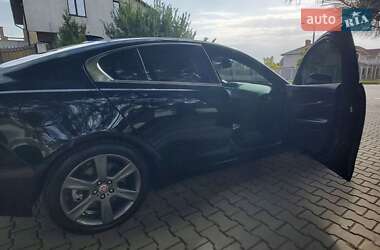Седан Jaguar XE 2016 в 
