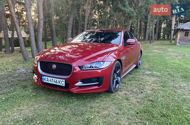Седан Jaguar XE 2015 в 