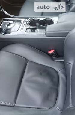 Седан Jaguar XE 2016 в 