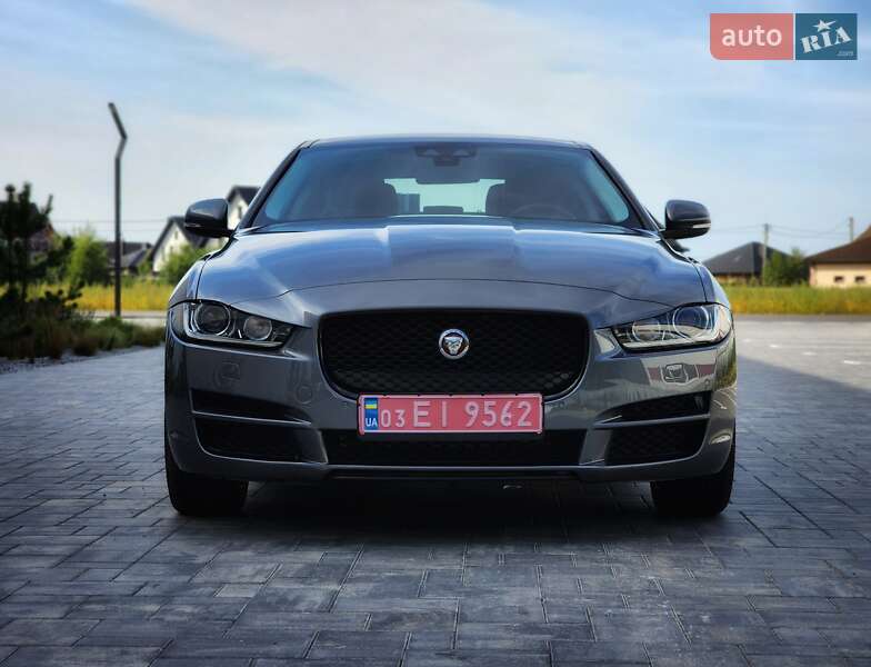 Седан Jaguar XE 2017 в Луцке