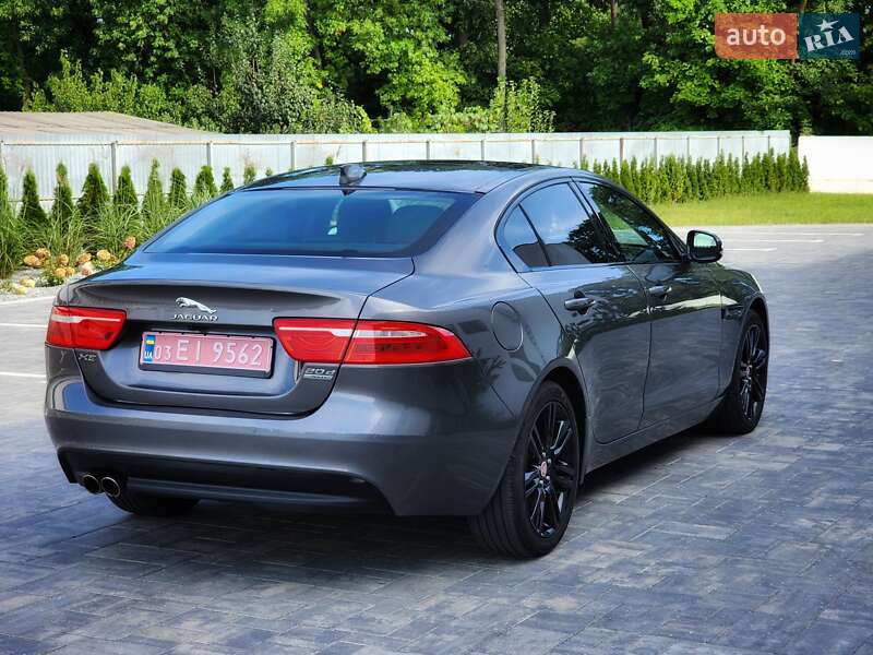 Седан Jaguar XE 2017 в Луцке