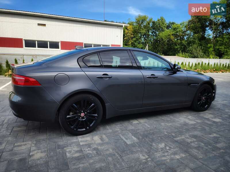 Седан Jaguar XE 2017 в Луцке