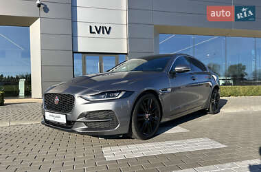 Седан Jaguar XE 2020 в 