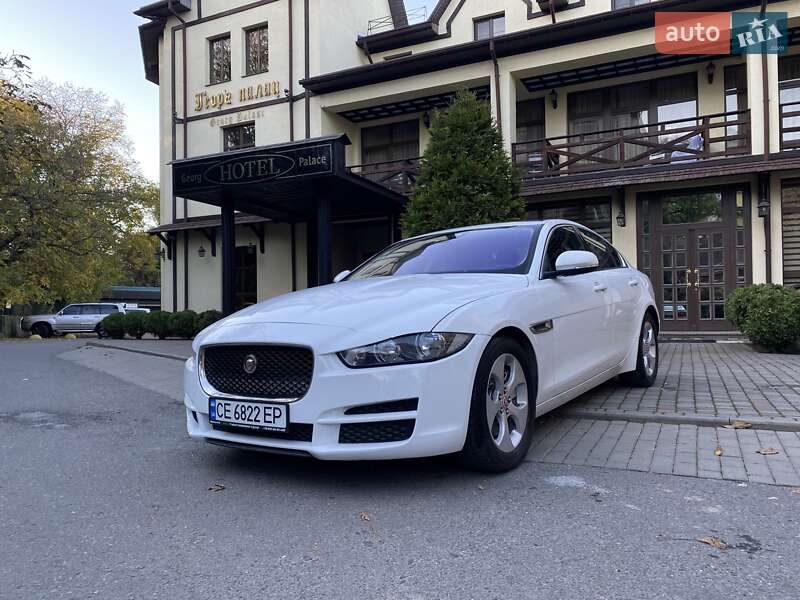 Седан Jaguar XE 2018 в Черновцах
