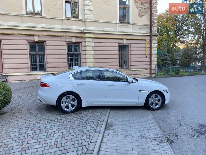 Седан Jaguar XE 2018 в Черновцах