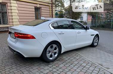 Седан Jaguar XE 2018 в Чернівцях