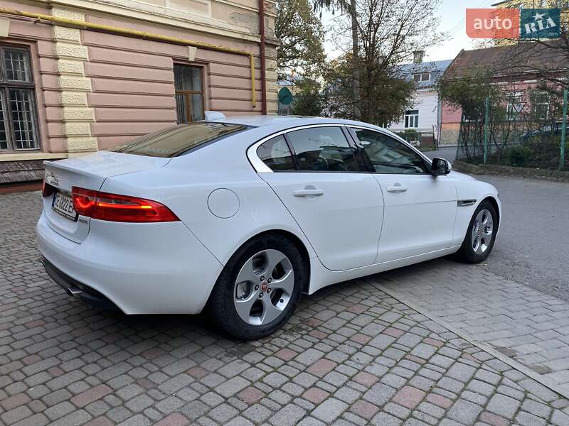 Седан Jaguar XE 2018 в Черновцах